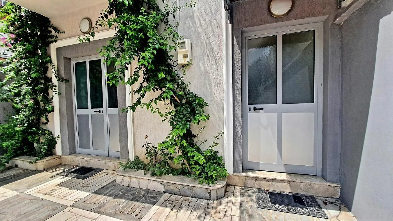 Appartamento A Cheerful Villa With Free Parking Space Tirana